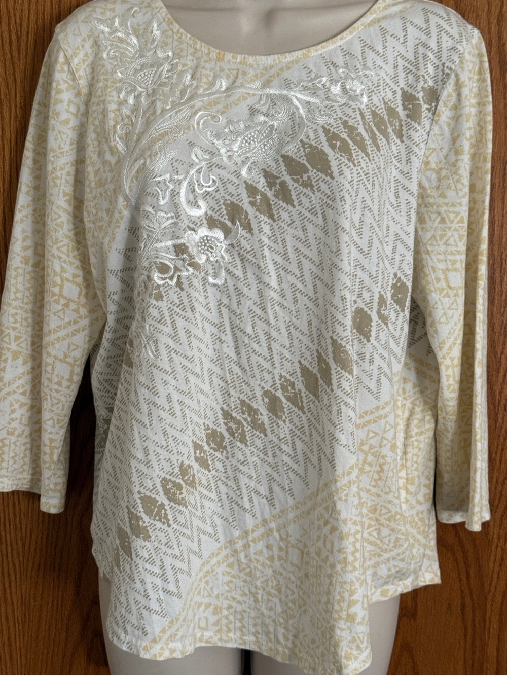 Chicos Embroidered Floral Top 3/4 Sleeve White Yellow Women's Sz M Cotton Rayon